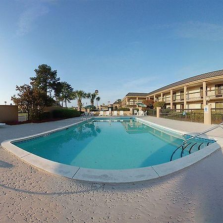 Ramada By Wyndham Savannah Gateway Exterior photo