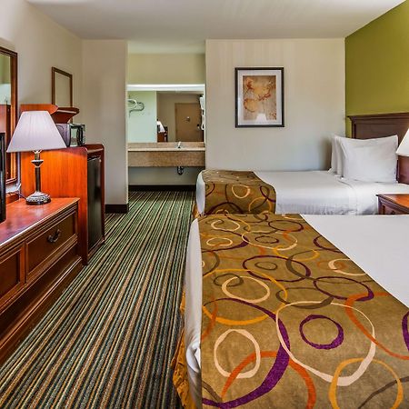 Ramada By Wyndham Savannah Gateway Exterior photo
