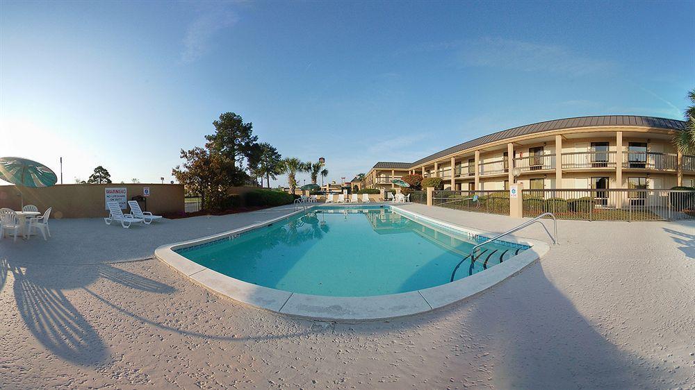 Ramada By Wyndham Savannah Gateway Exterior photo
