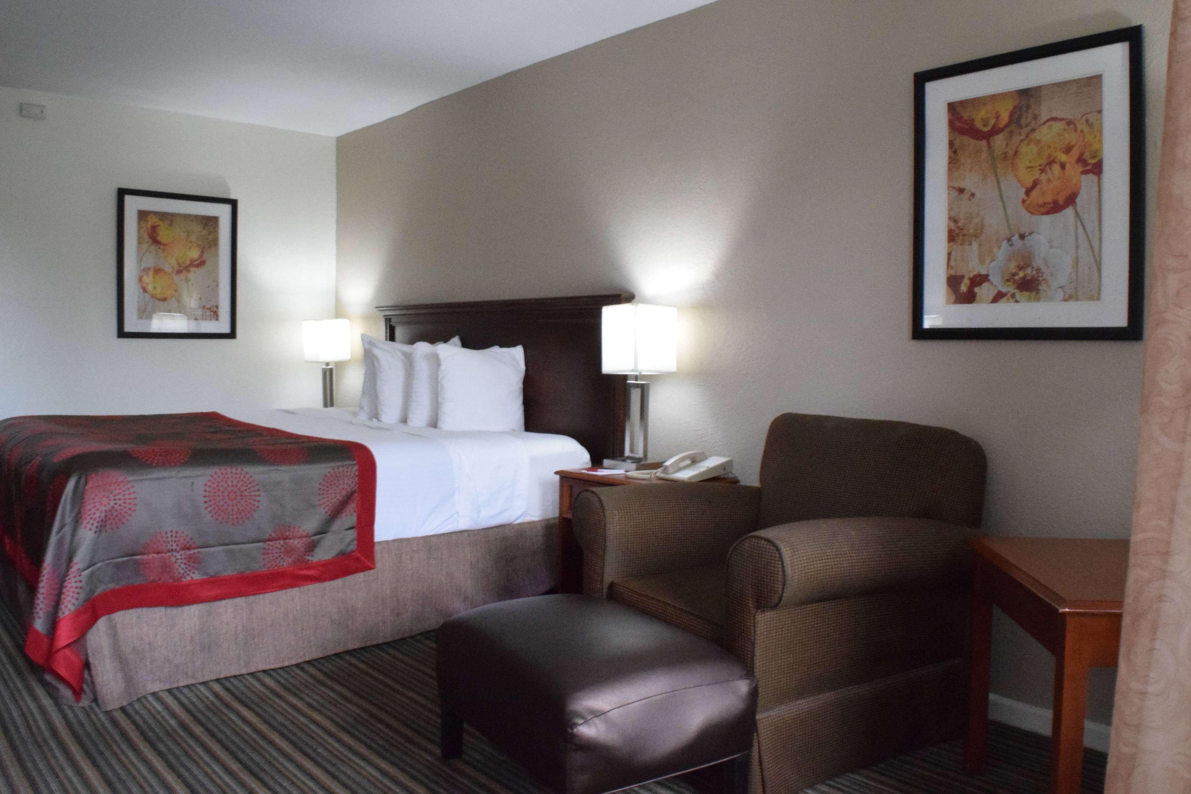 Ramada By Wyndham Savannah Gateway Exterior photo