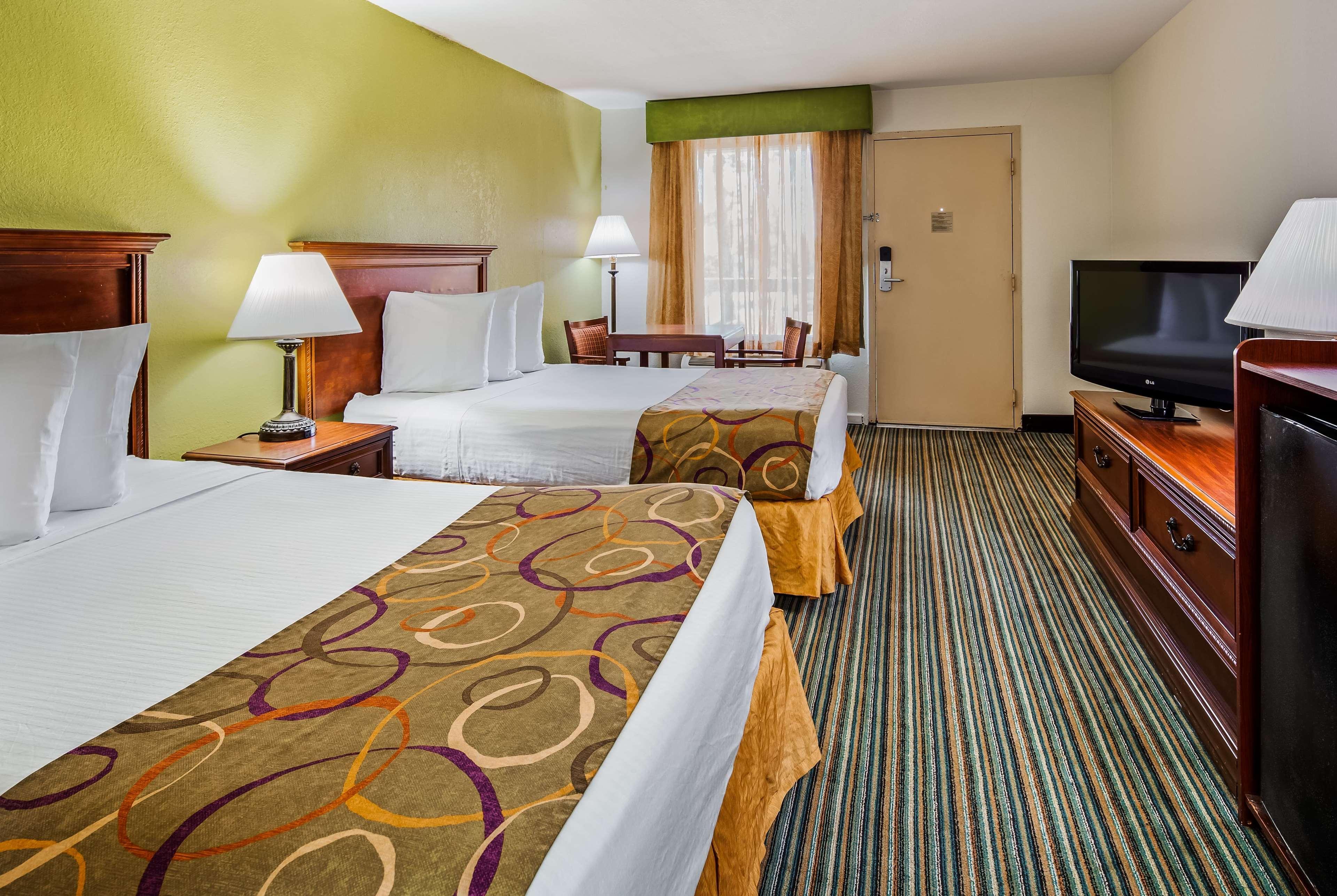 Ramada By Wyndham Savannah Gateway Exterior photo