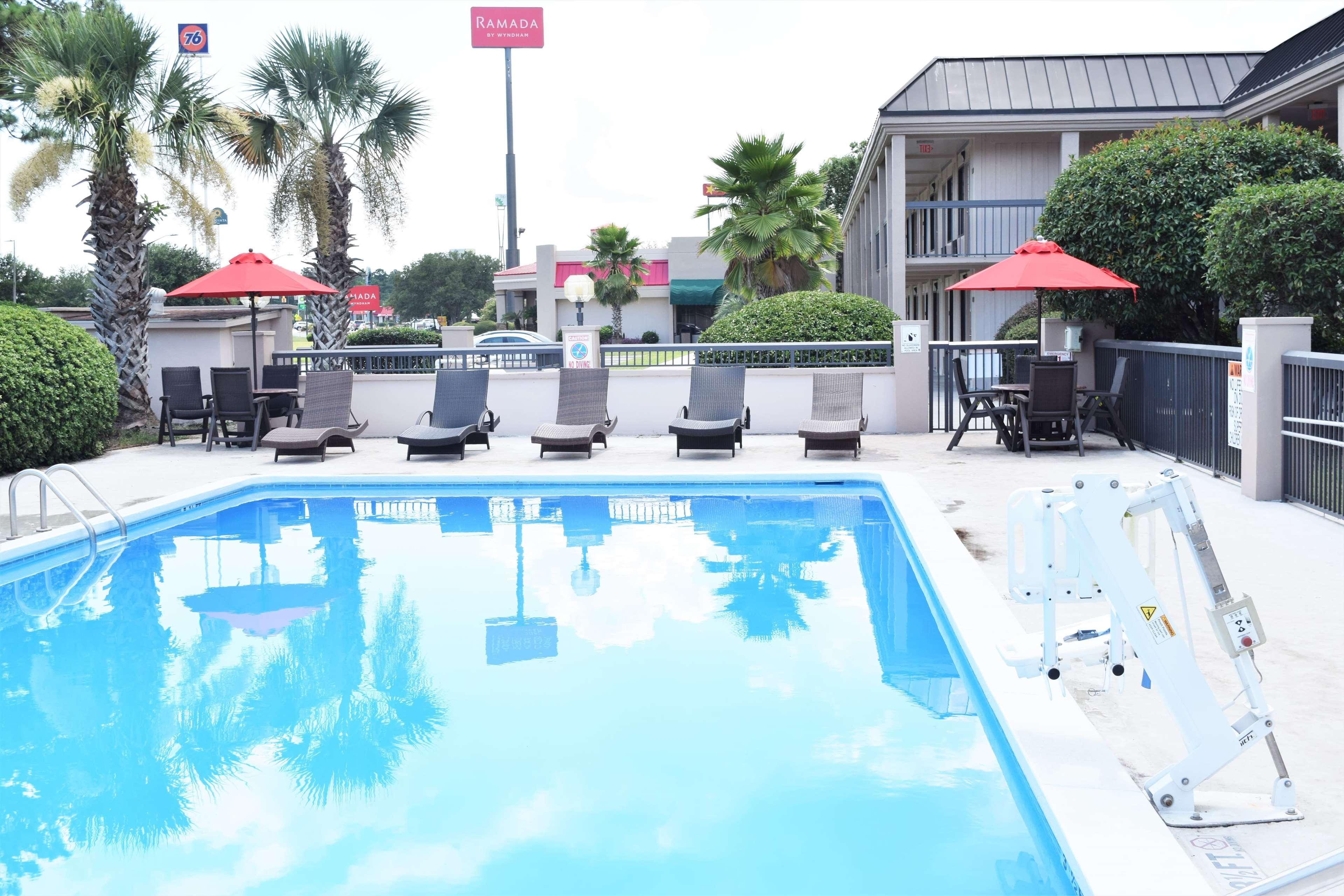 Ramada By Wyndham Savannah Gateway Exterior photo