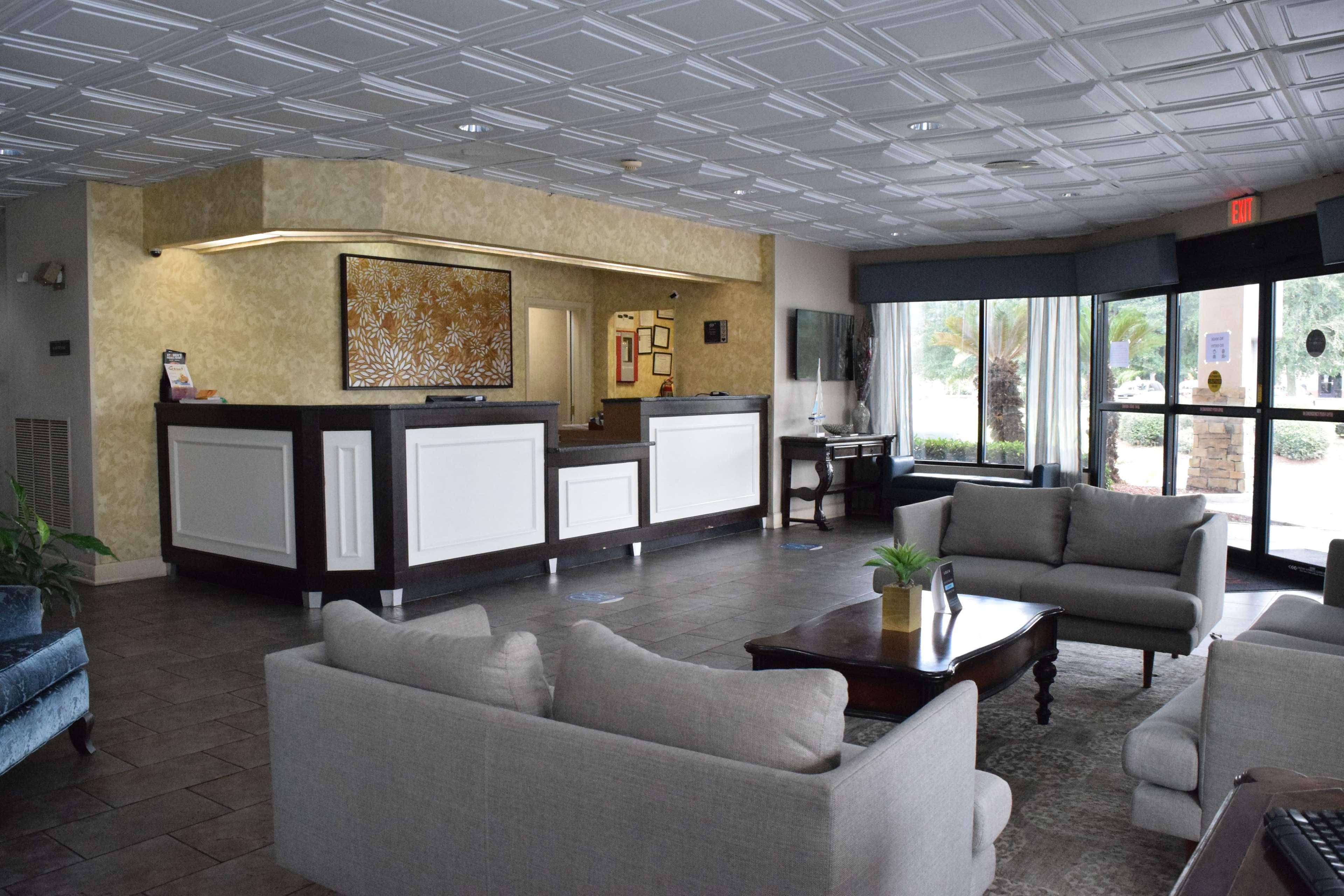 Ramada By Wyndham Savannah Gateway Exterior photo