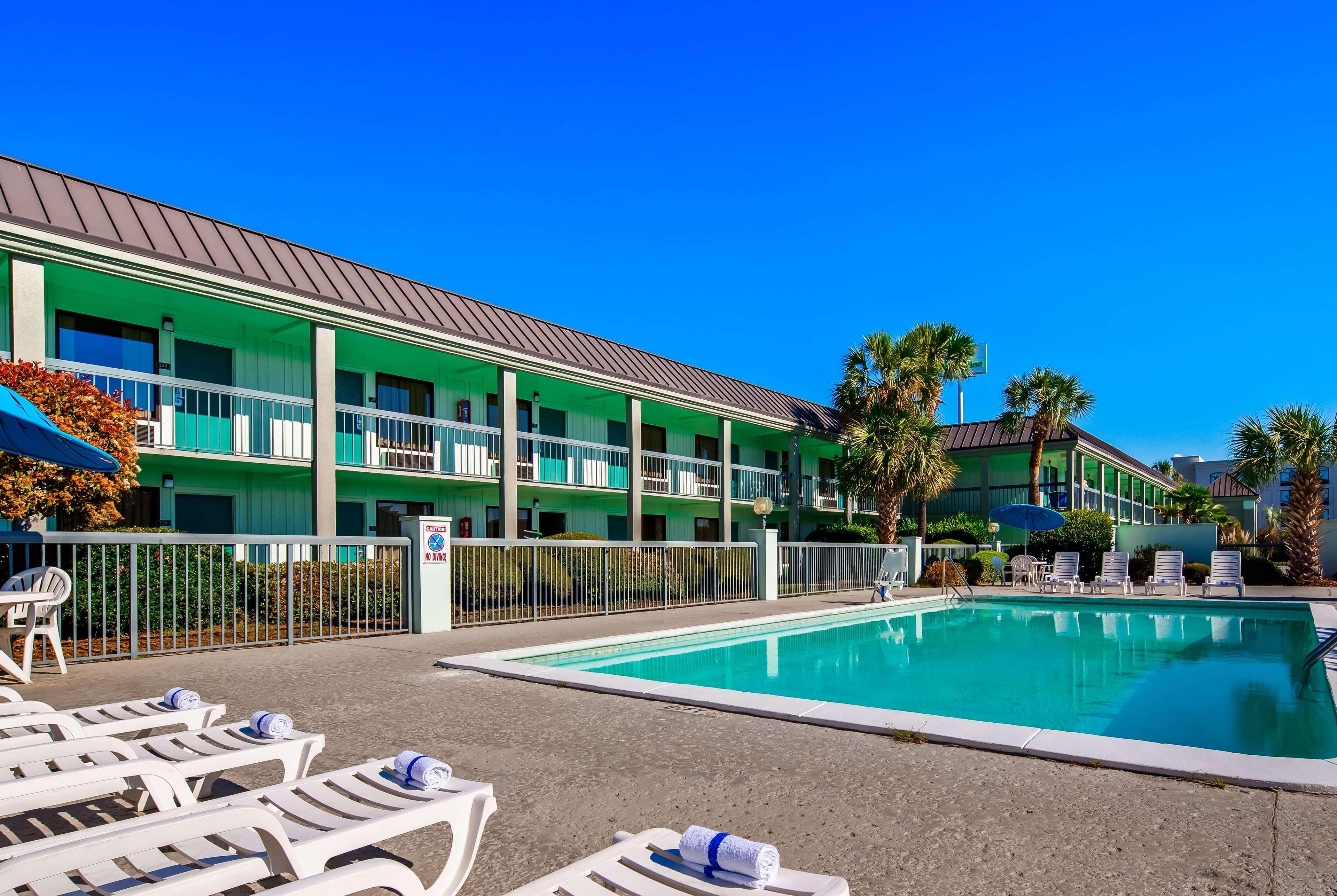 Ramada By Wyndham Savannah Gateway Exterior photo