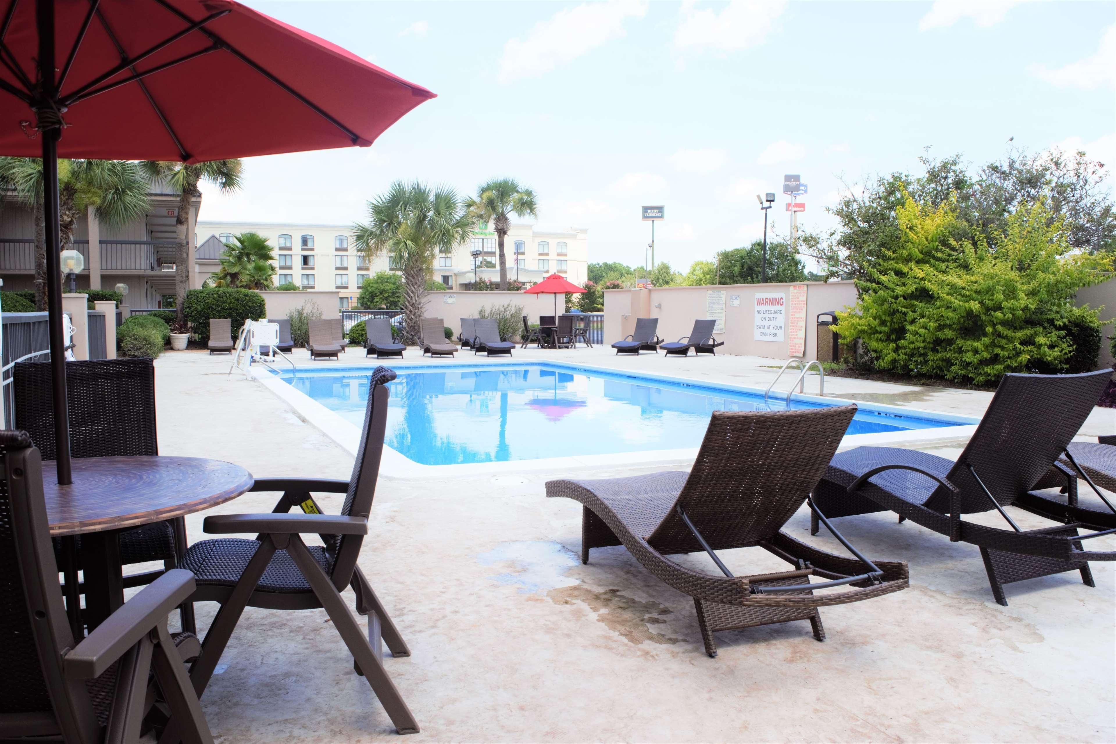 Ramada By Wyndham Savannah Gateway Exterior photo