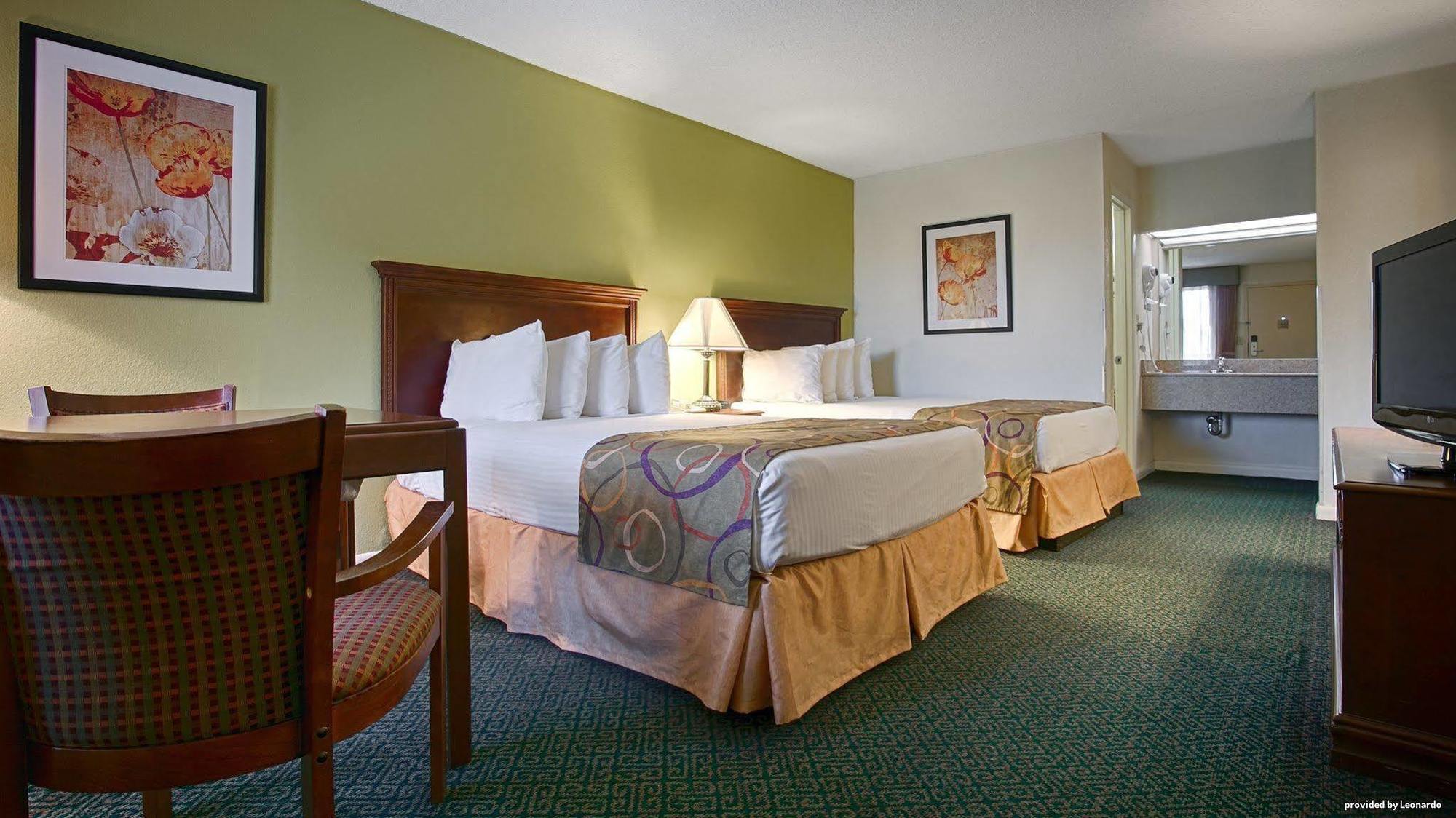 Ramada By Wyndham Savannah Gateway Exterior photo