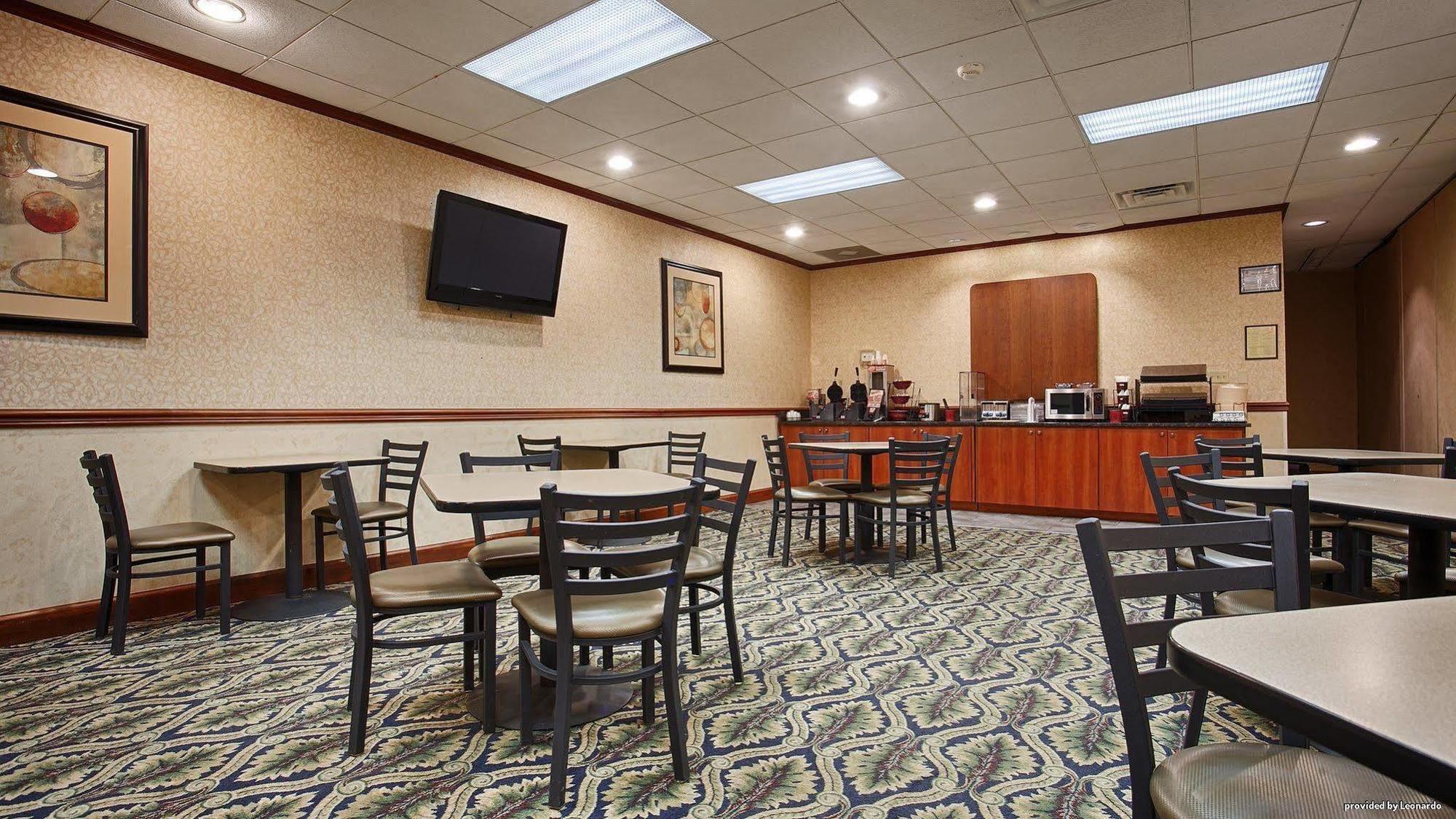 Ramada By Wyndham Savannah Gateway Exterior photo