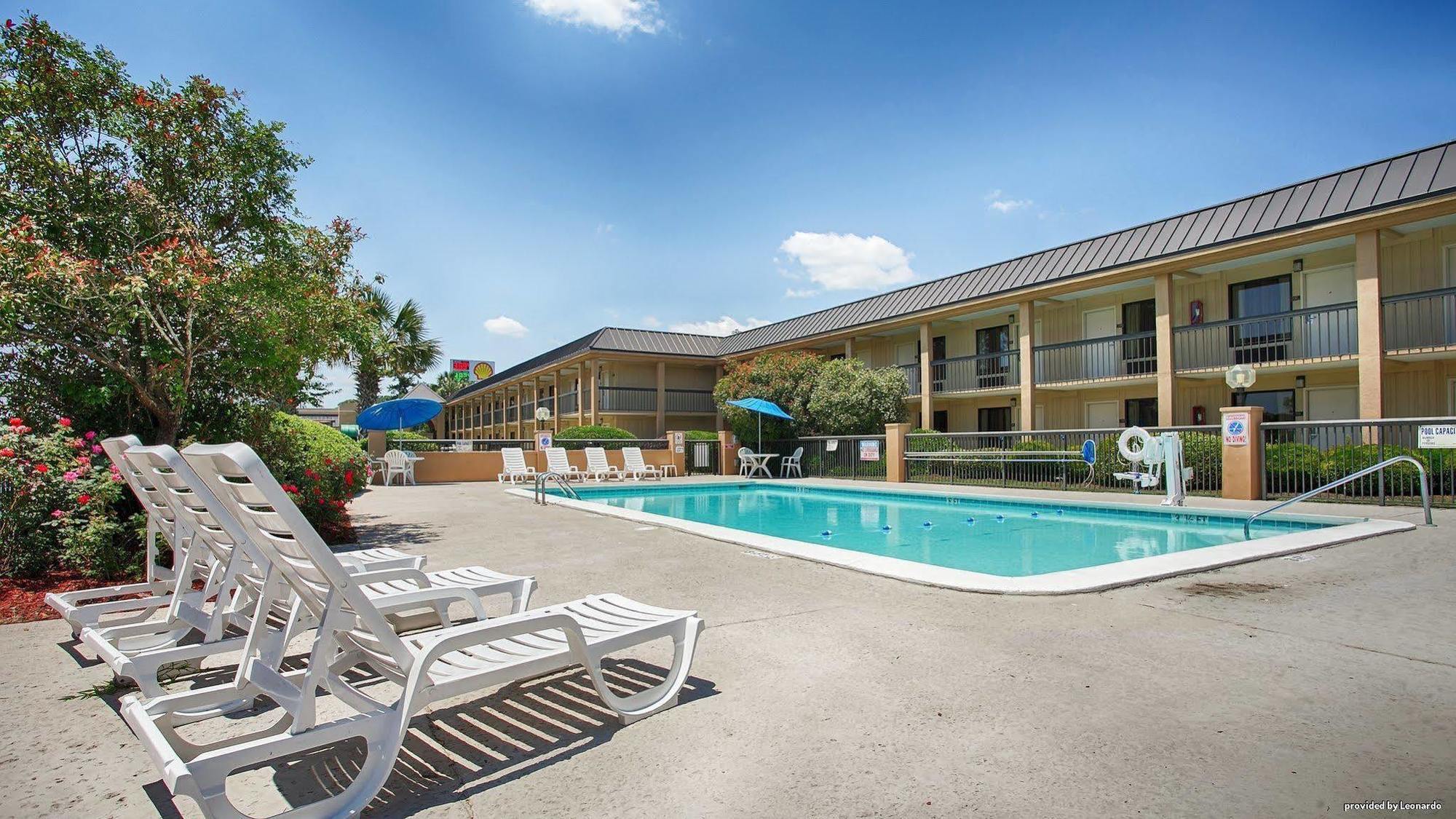 Ramada By Wyndham Savannah Gateway Exterior photo